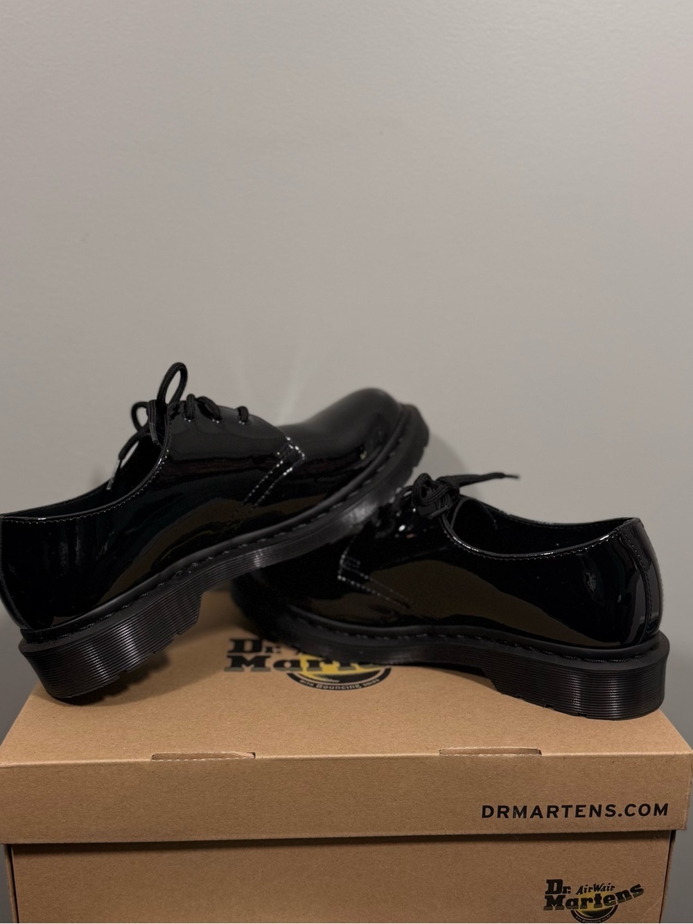 Dr. Martens Black Patent Leather Lace-Up Derby Shoes Size 9 - Picture 9 of 16